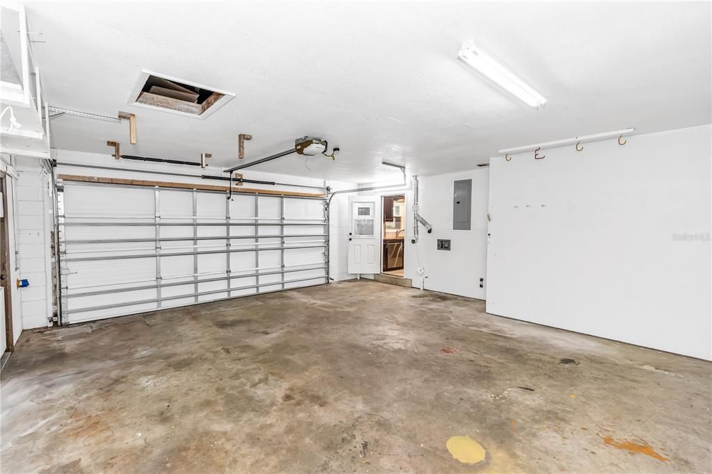 For Sale: $320,000 (4 beds, 2 baths, 1552 Square Feet)