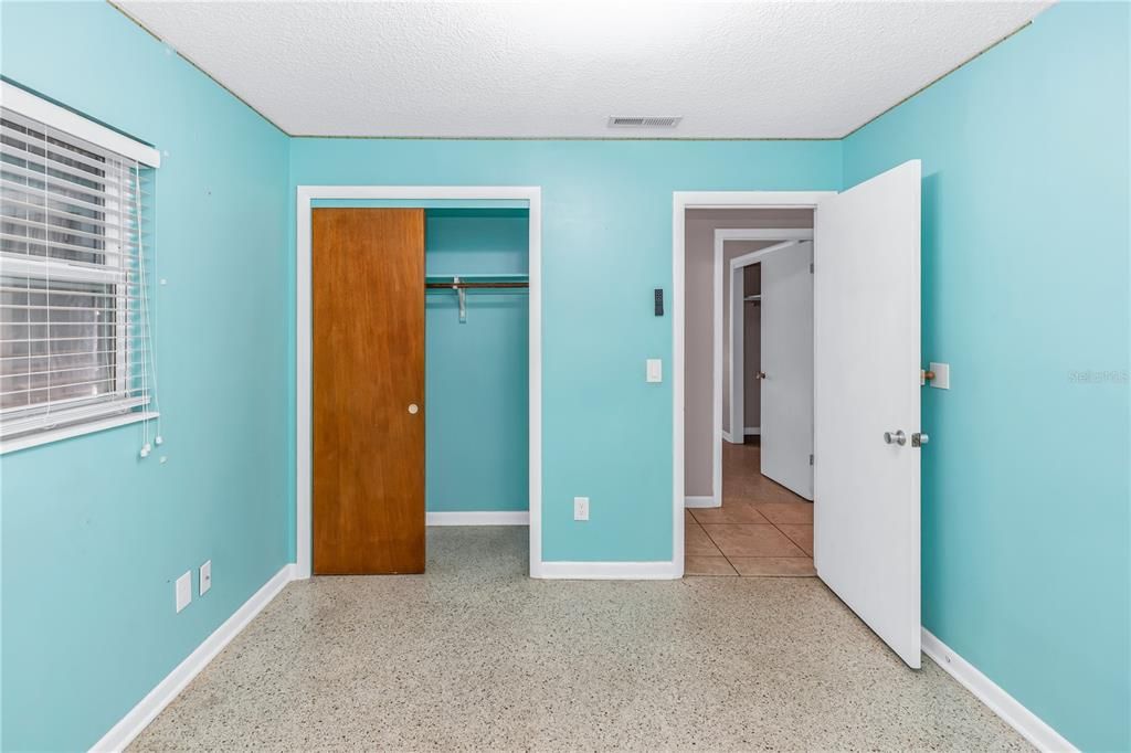 For Sale: $320,000 (4 beds, 2 baths, 1552 Square Feet)