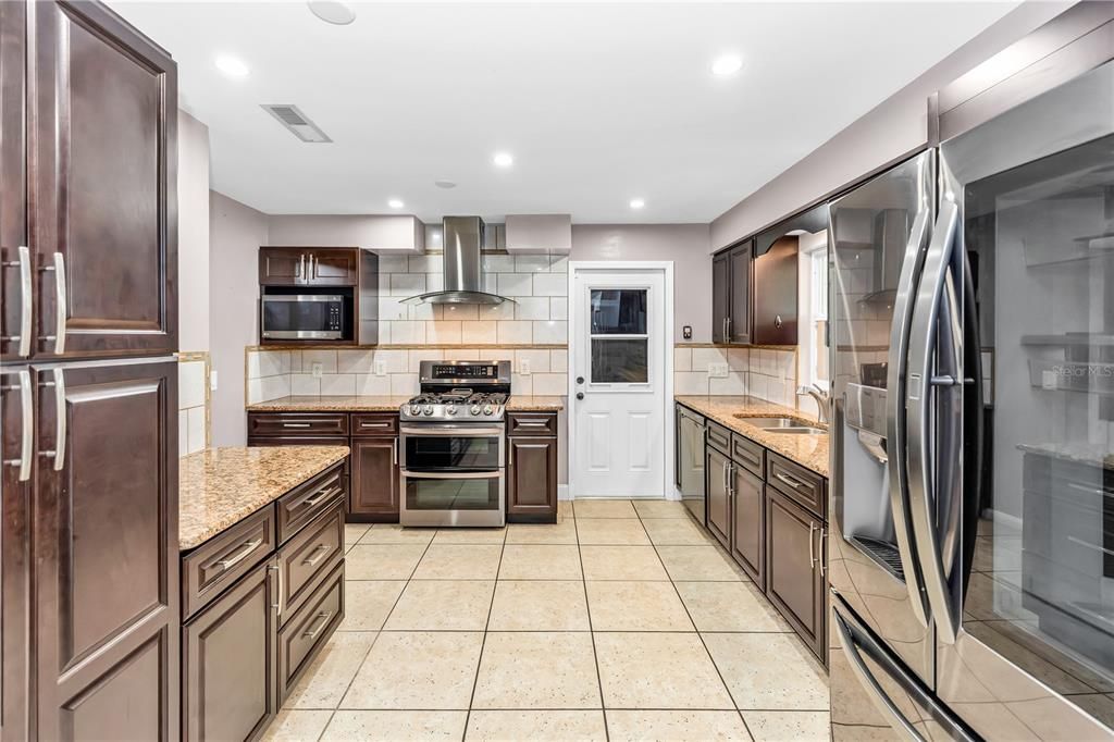 For Sale: $320,000 (4 beds, 2 baths, 1552 Square Feet)