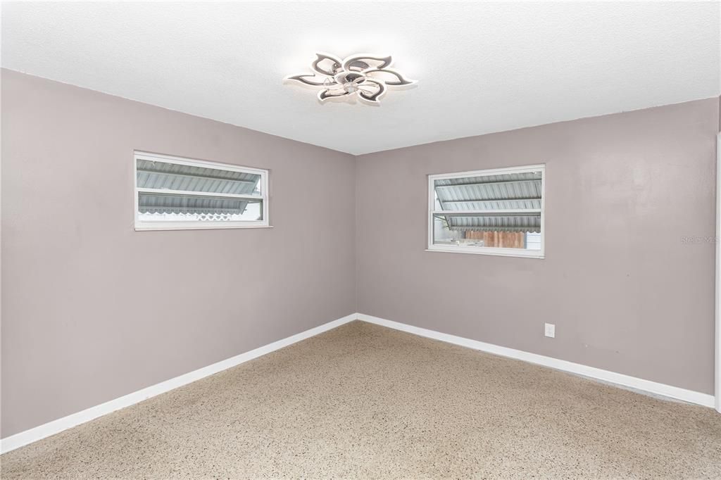 For Sale: $320,000 (4 beds, 2 baths, 1552 Square Feet)