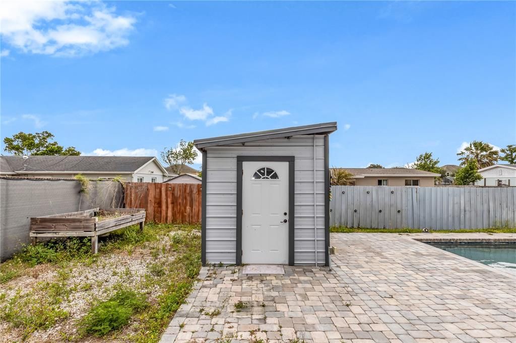 For Sale: $320,000 (4 beds, 2 baths, 1552 Square Feet)