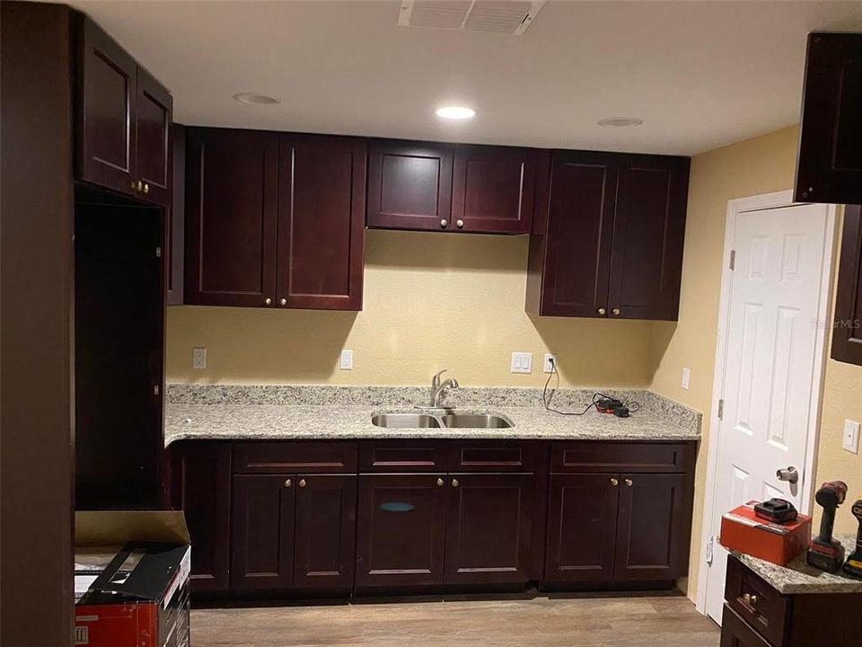 На продажу: $390,000 (6 спален, 0 ванн, 2914 Квадратных фут)