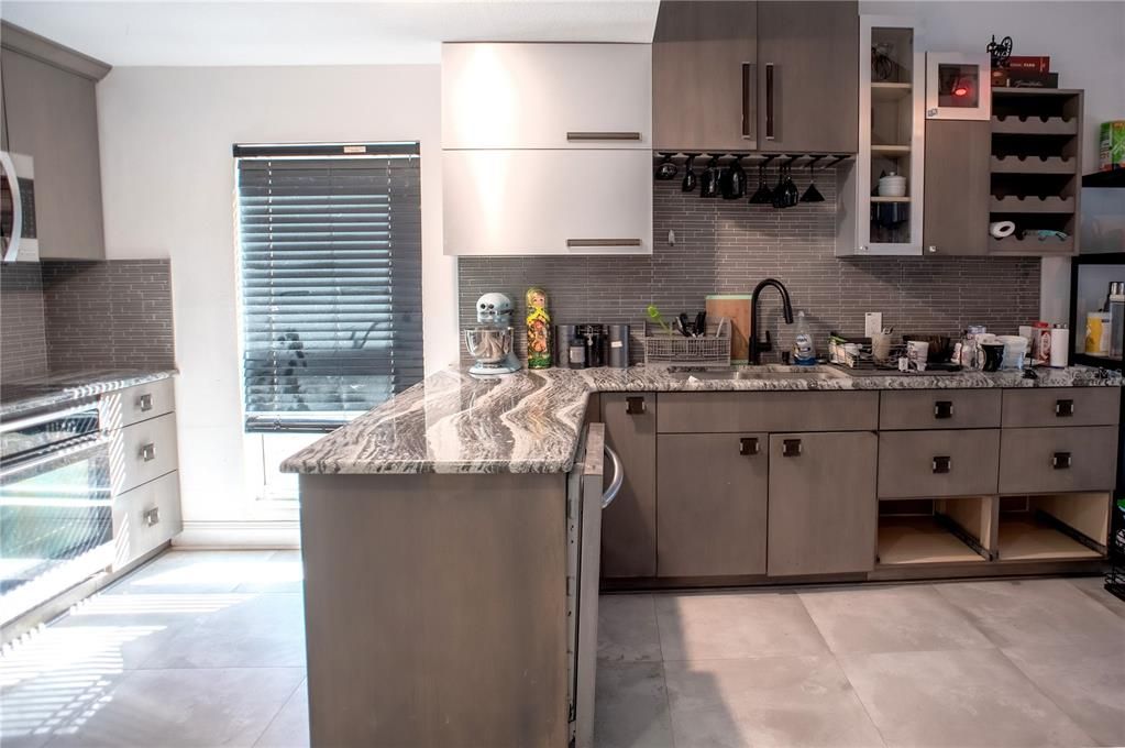 For Sale: $175,000 (2 beds, 2 baths, 1460 Square Feet)