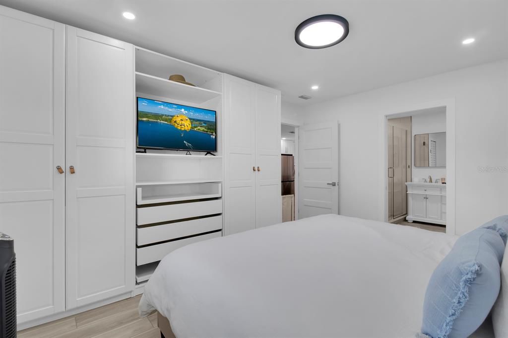 For Sale: $599,000 (3 beds, 2 baths, 1582 Square Feet)
