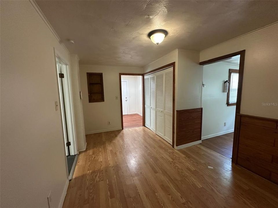 For Rent: $1,000 (2 beds, 1 baths, 706 Square Feet)