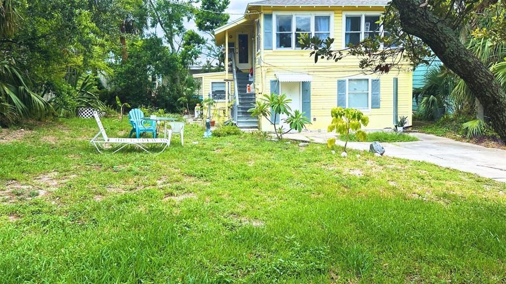 For Rent: $1,000 (2 beds, 1 baths, 706 Square Feet)