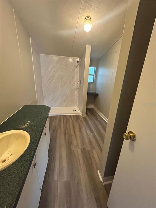 For Sale: $165,000 (3 beds, 2 baths, 1404 Square Feet)