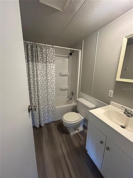 For Sale: $165,000 (3 beds, 2 baths, 1404 Square Feet)