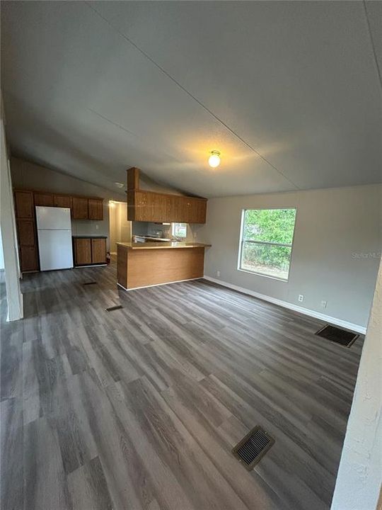 For Sale: $165,000 (3 beds, 2 baths, 1404 Square Feet)
