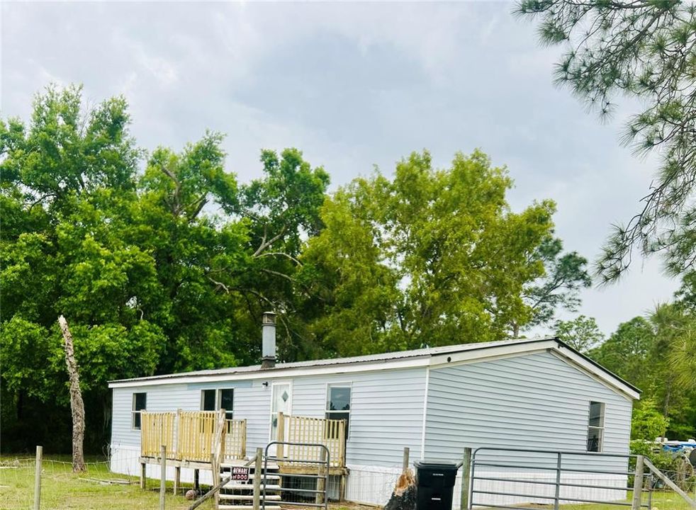 For Sale: $165,000 (3 beds, 2 baths, 1404 Square Feet)