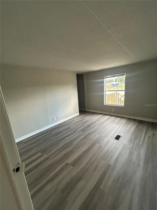 For Sale: $165,000 (3 beds, 2 baths, 1404 Square Feet)