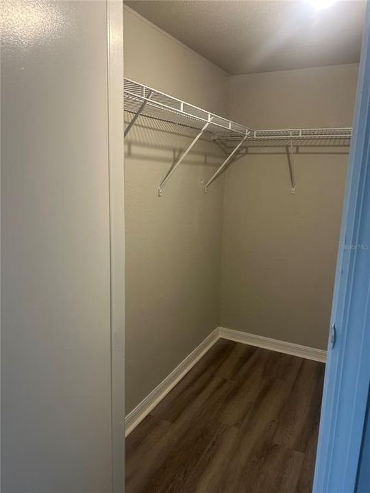 For Sale: $165,000 (3 beds, 2 baths, 1404 Square Feet)
