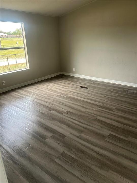 For Sale: $165,000 (3 beds, 2 baths, 1404 Square Feet)