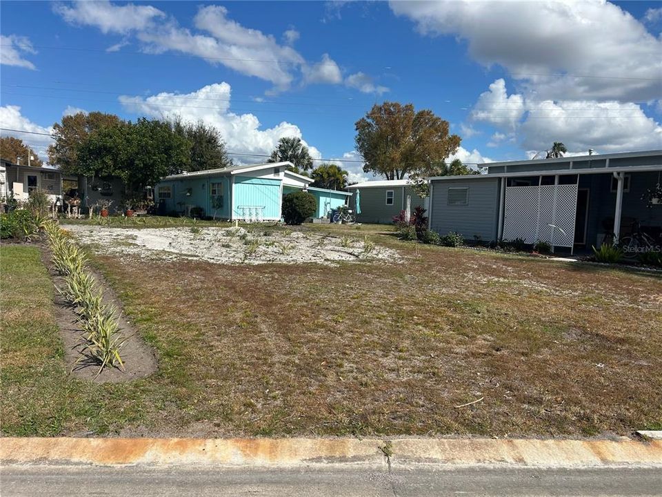 待售: $59,900 (0.07 acres)