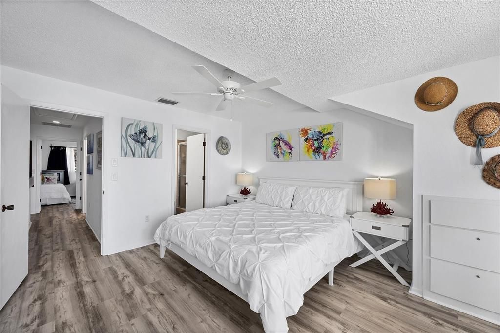 For Sale: $895,000 (2 beds, 2 baths, 1347 Square Feet)