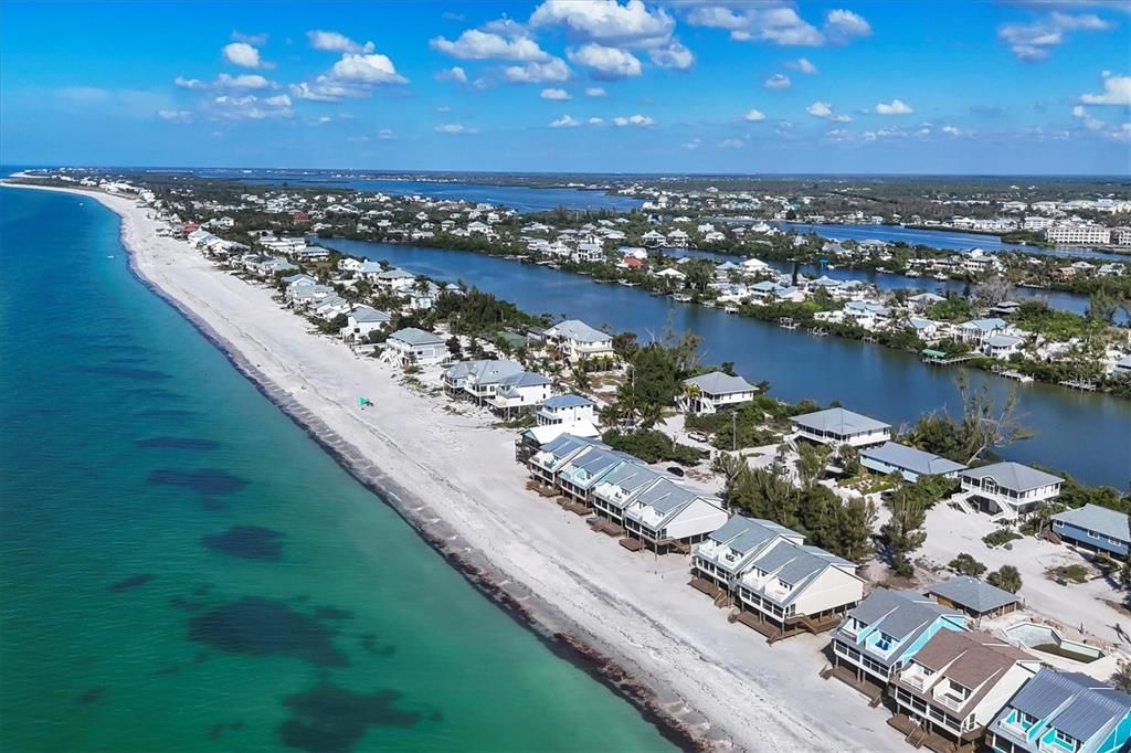 For Sale: $895,000 (2 beds, 2 baths, 1347 Square Feet)