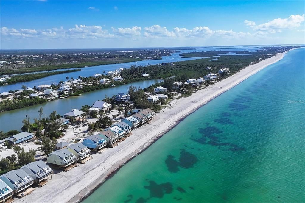 For Sale: $895,000 (2 beds, 2 baths, 1347 Square Feet)