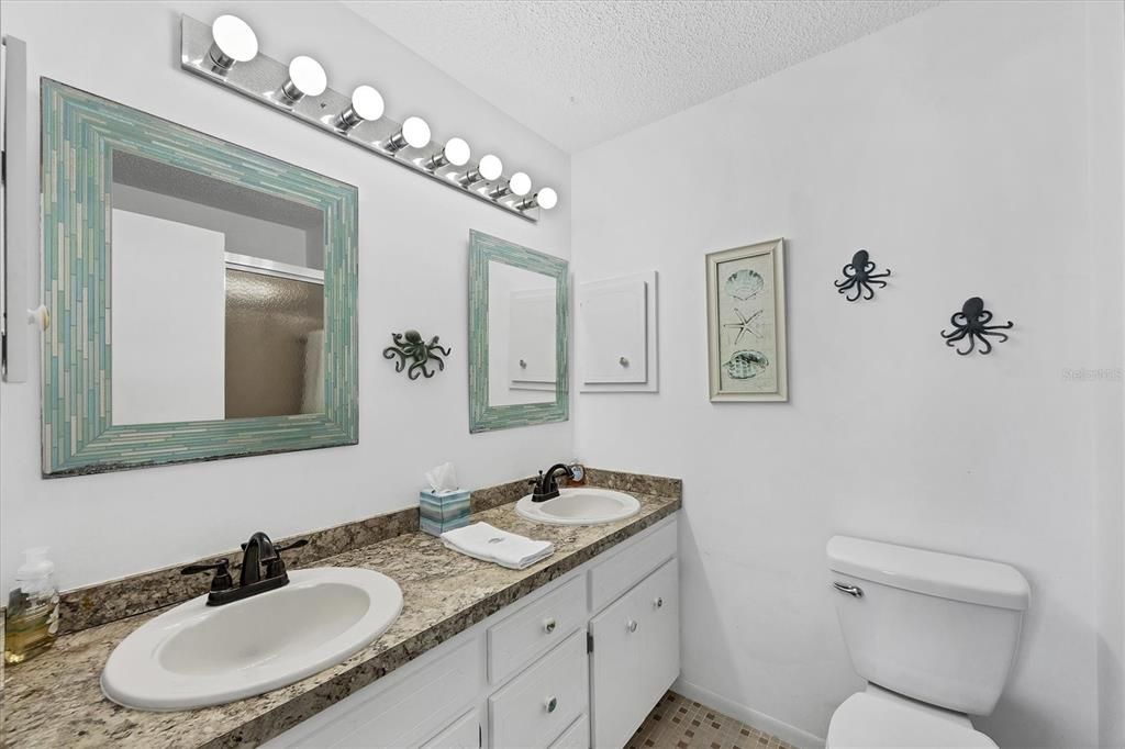 For Sale: $895,000 (2 beds, 2 baths, 1347 Square Feet)