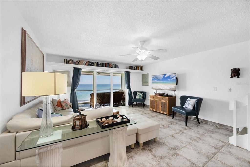 For Sale: $895,000 (2 beds, 2 baths, 1347 Square Feet)