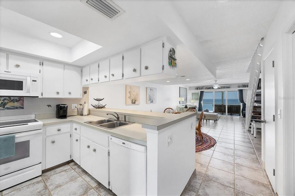 For Sale: $895,000 (2 beds, 2 baths, 1347 Square Feet)