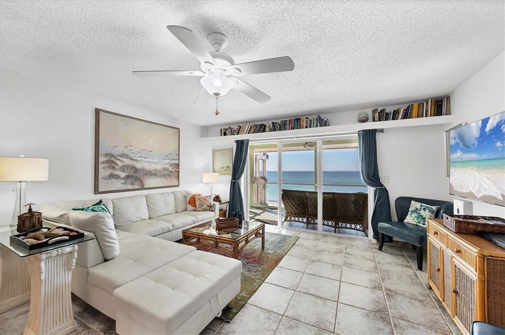 For Sale: $895,000 (2 beds, 2 baths, 1347 Square Feet)