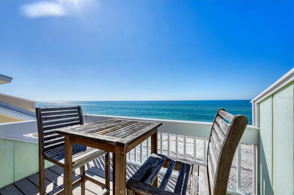 For Sale: $895,000 (2 beds, 2 baths, 1347 Square Feet)