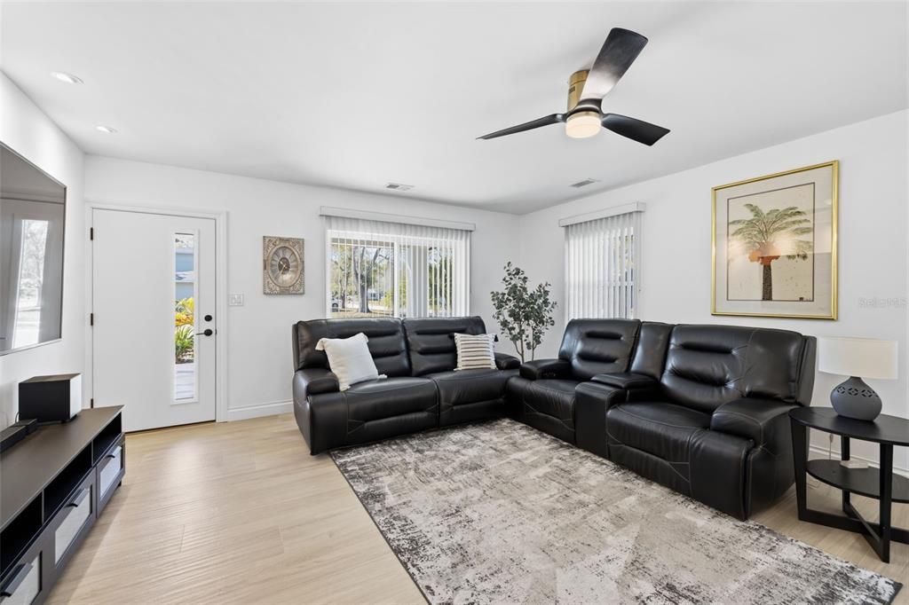 For Sale: $1,895,000 (5 beds, 5 baths, 4518 Square Feet)