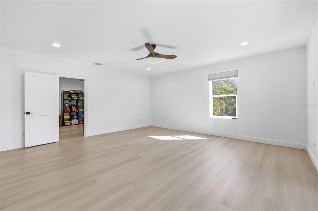 For Sale: $1,895,000 (5 beds, 5 baths, 4518 Square Feet)