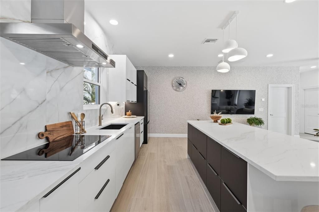 For Sale: $1,895,000 (5 beds, 5 baths, 4518 Square Feet)