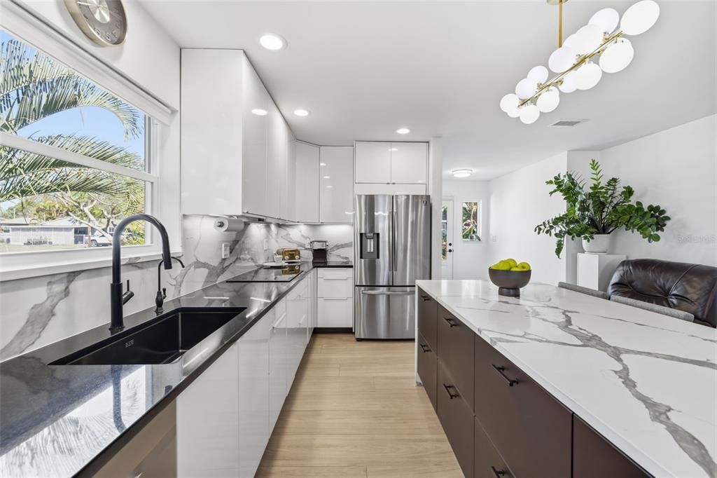 For Sale: $1,895,000 (5 beds, 5 baths, 4518 Square Feet)