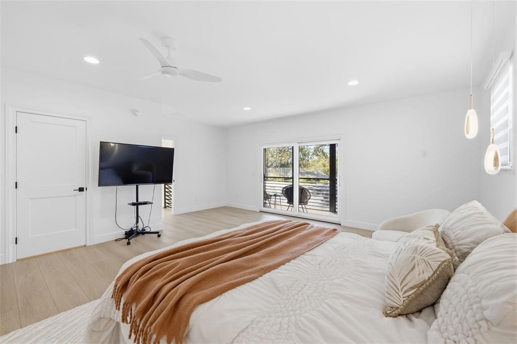 For Sale: $1,895,000 (5 beds, 5 baths, 4518 Square Feet)