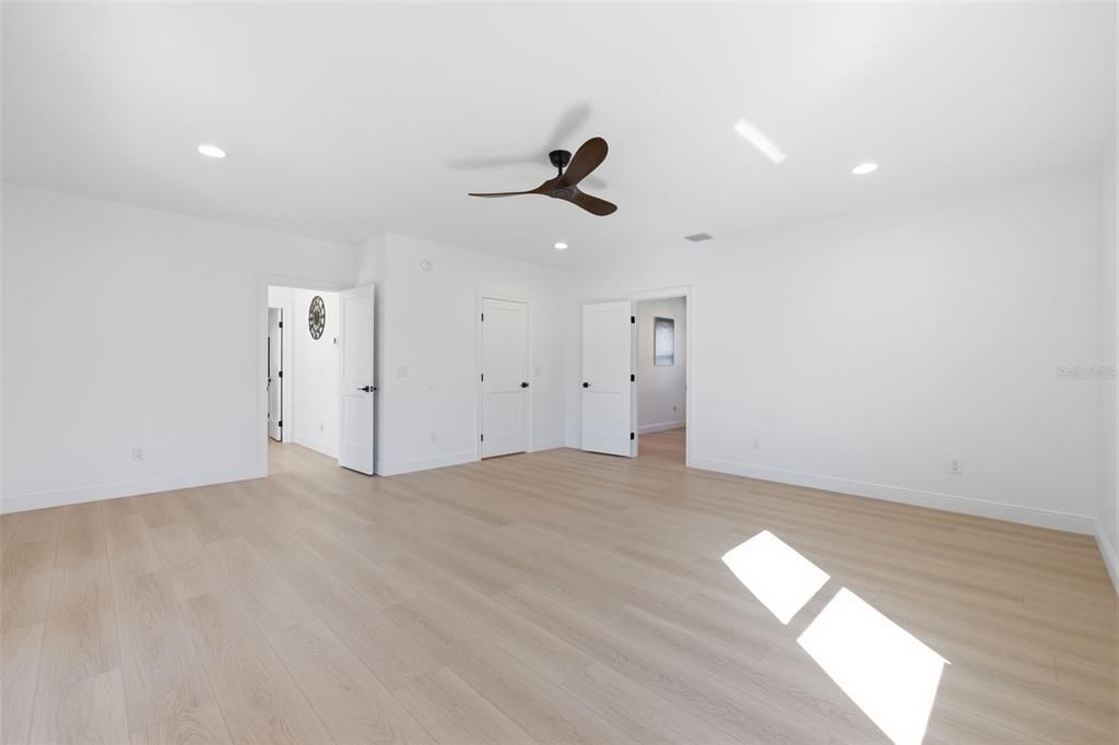 For Sale: $1,895,000 (5 beds, 5 baths, 4518 Square Feet)