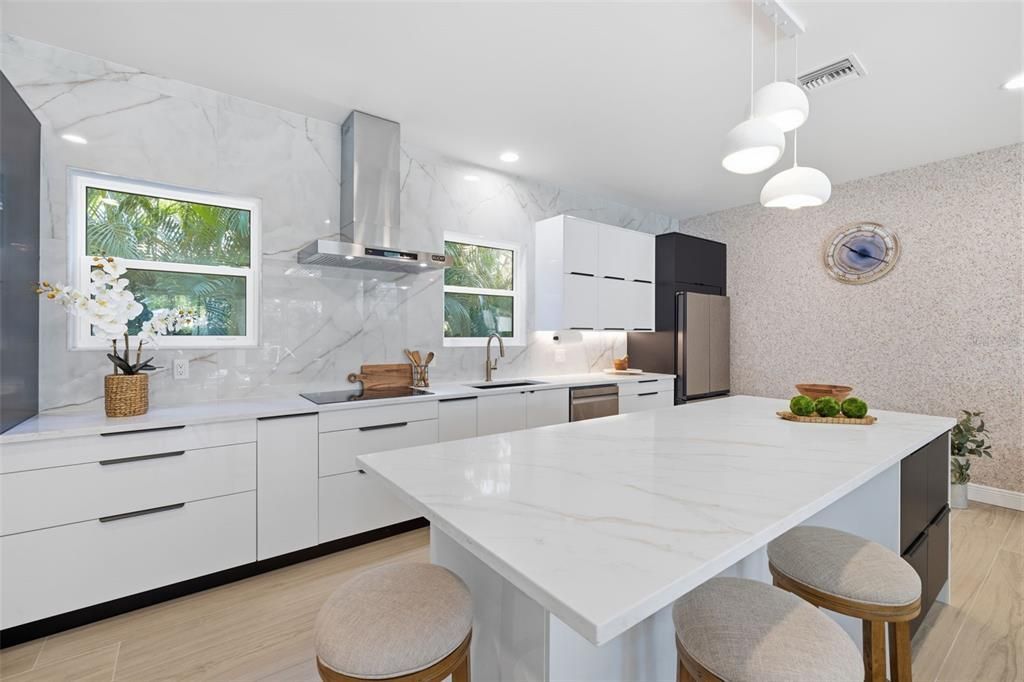 For Sale: $1,895,000 (5 beds, 5 baths, 4518 Square Feet)
