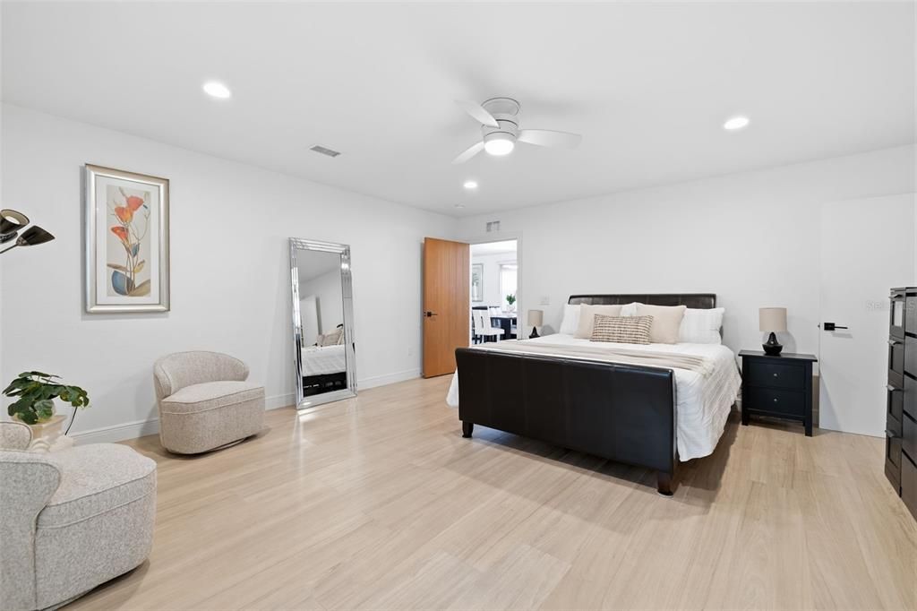 For Sale: $1,895,000 (5 beds, 5 baths, 4518 Square Feet)