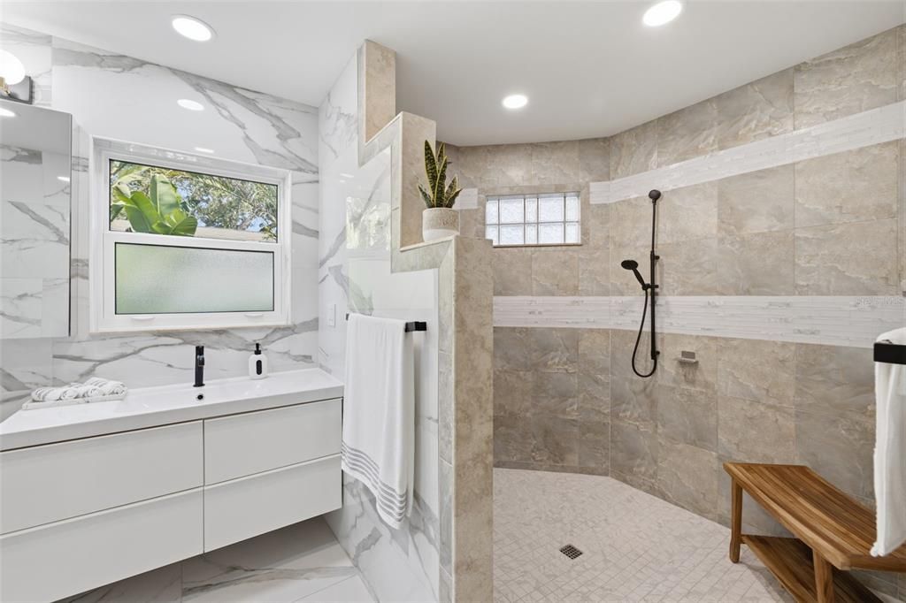 For Sale: $1,895,000 (5 beds, 5 baths, 4518 Square Feet)