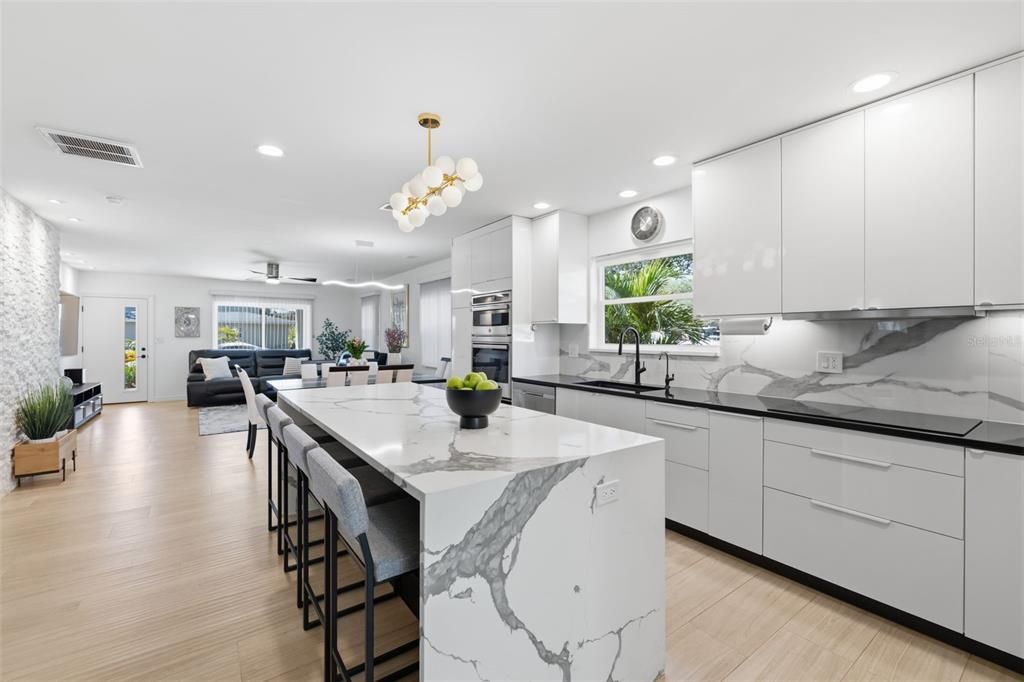 For Sale: $1,895,000 (5 beds, 5 baths, 4518 Square Feet)