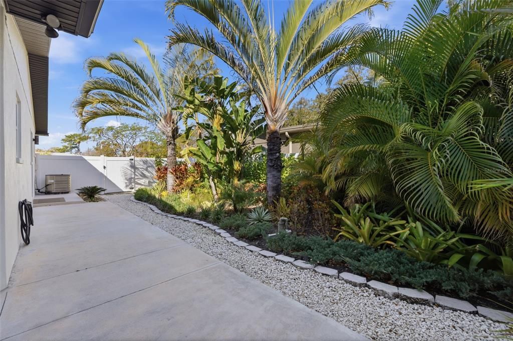 For Sale: $1,895,000 (5 beds, 5 baths, 4518 Square Feet)