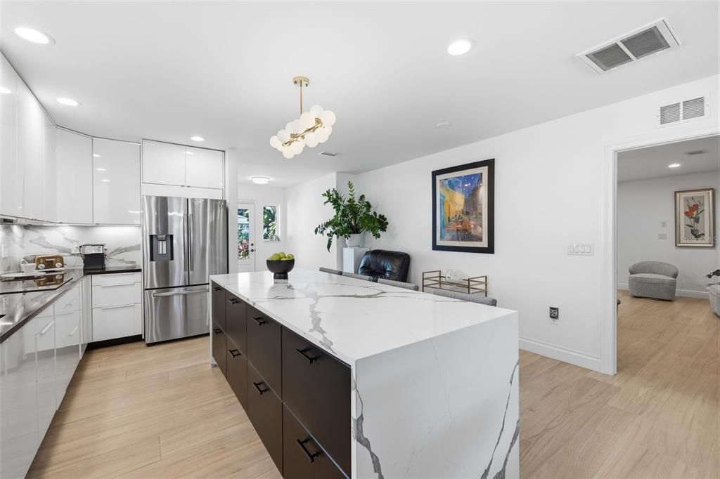 For Sale: $1,895,000 (5 beds, 5 baths, 4518 Square Feet)