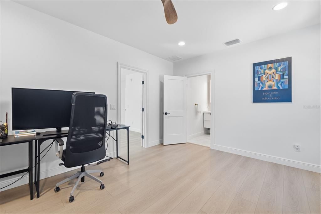 For Sale: $1,895,000 (5 beds, 5 baths, 4518 Square Feet)