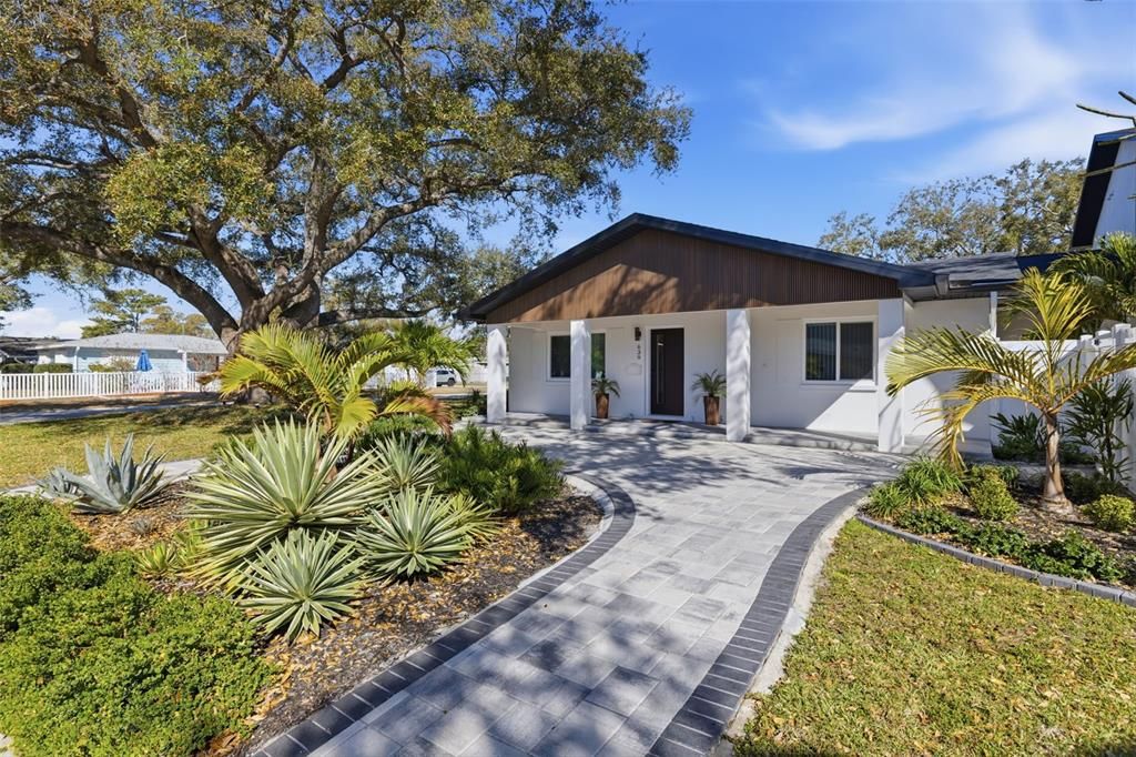 For Sale: $1,895,000 (5 beds, 5 baths, 4518 Square Feet)