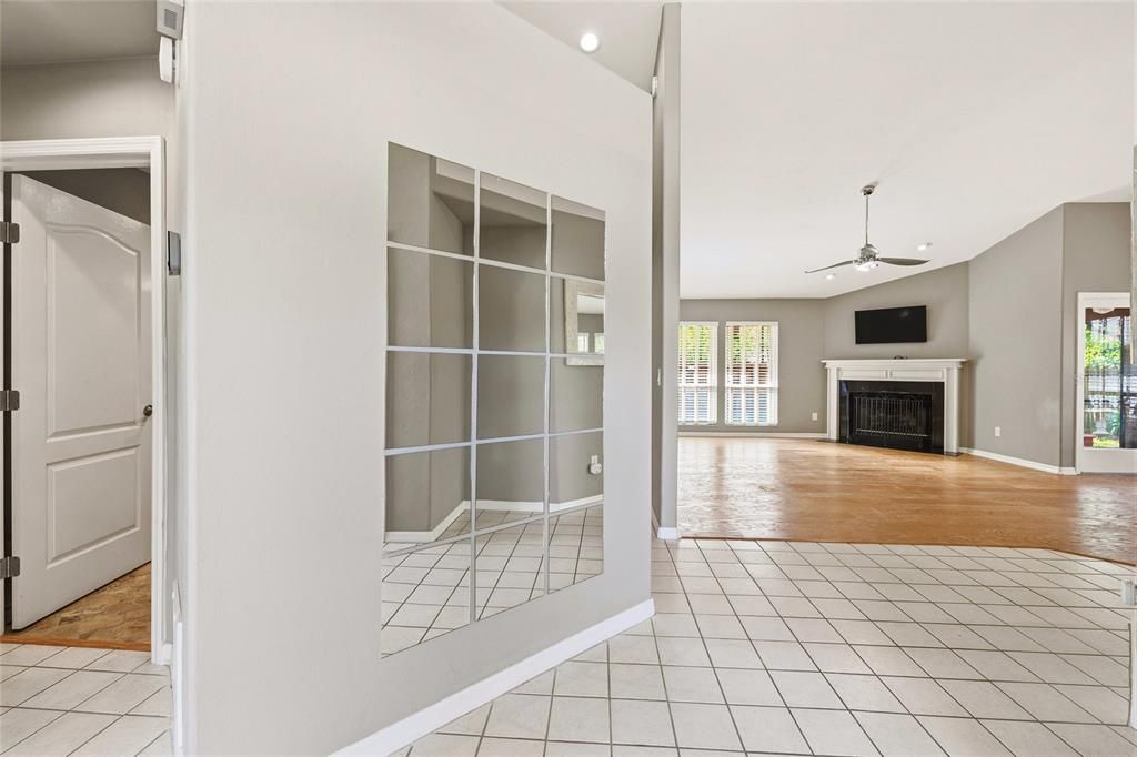 Под контрактом: $349,900 (3 спален, 2 ванн, 1612 Квадратных фут)