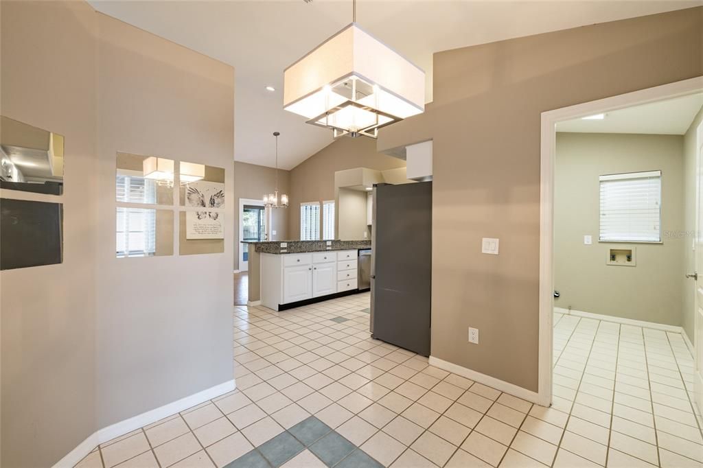 Под контрактом: $349,900 (3 спален, 2 ванн, 1612 Квадратных фут)