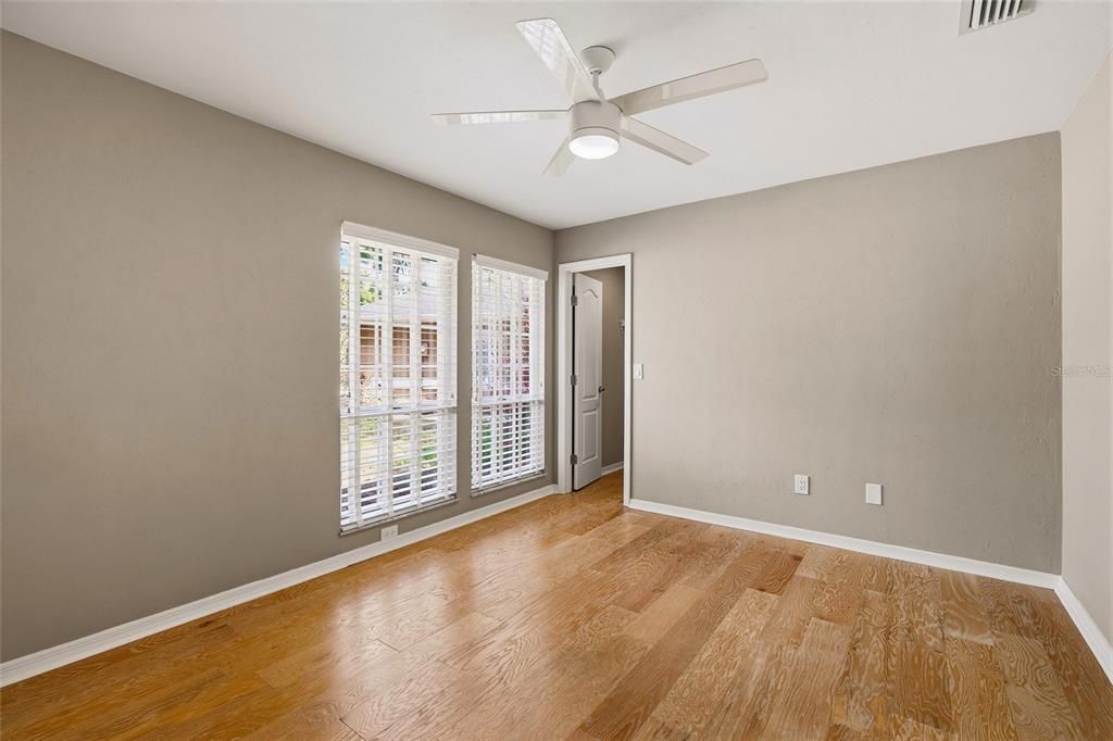 Под контрактом: $349,900 (3 спален, 2 ванн, 1612 Квадратных фут)