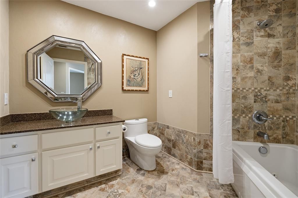 Под контрактом: $349,900 (3 спален, 2 ванн, 1612 Квадратных фут)