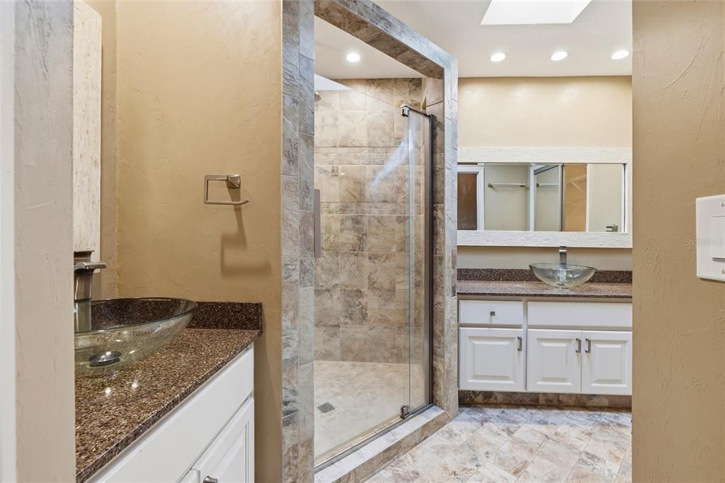 Под контрактом: $349,900 (3 спален, 2 ванн, 1612 Квадратных фут)