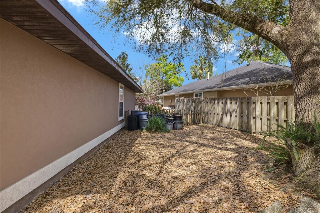 Под контрактом: $349,900 (3 спален, 2 ванн, 1612 Квадратных фут)