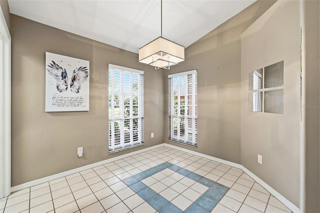 Под контрактом: $349,900 (3 спален, 2 ванн, 1612 Квадратных фут)