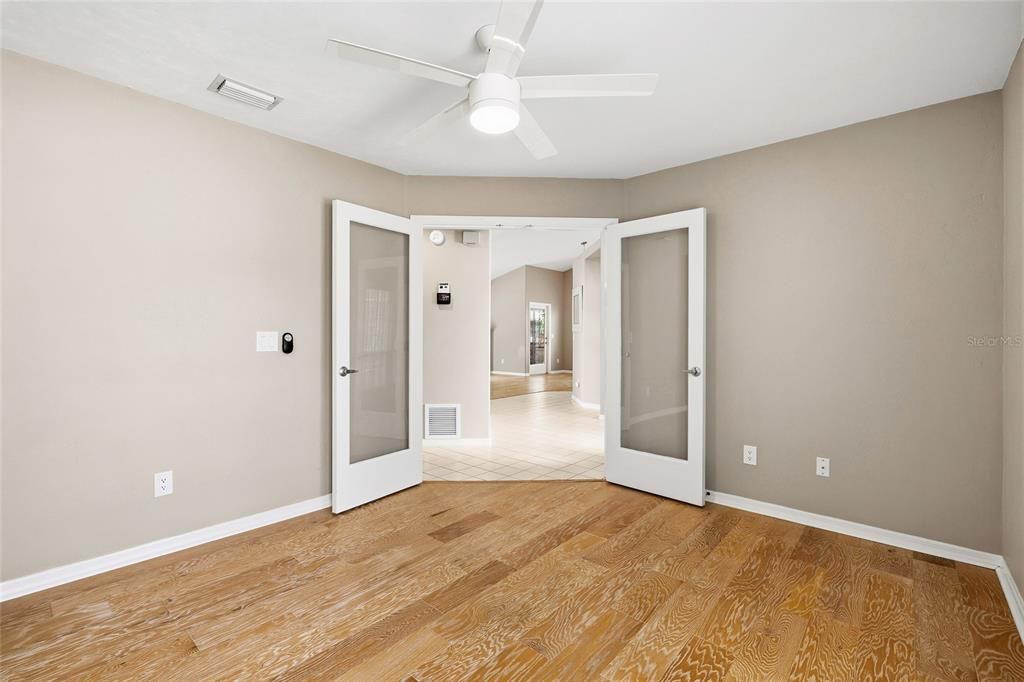 Под контрактом: $349,900 (3 спален, 2 ванн, 1612 Квадратных фут)