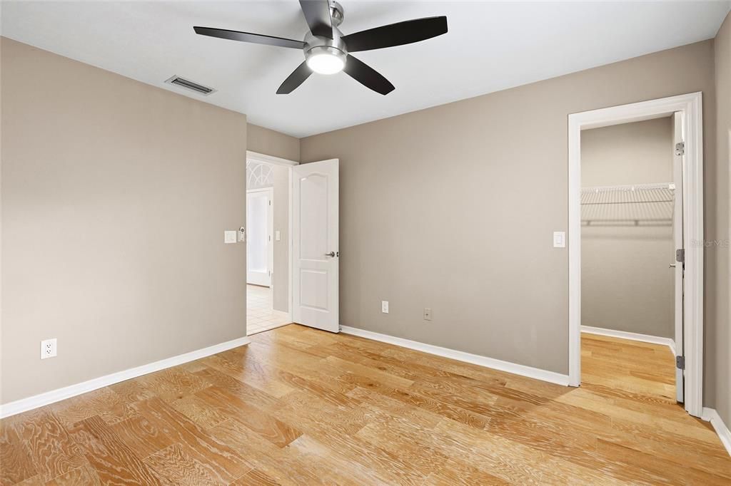 Под контрактом: $349,900 (3 спален, 2 ванн, 1612 Квадратных фут)