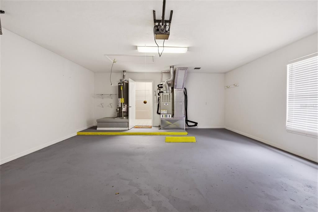 Под контрактом: $349,900 (3 спален, 2 ванн, 1612 Квадратных фут)